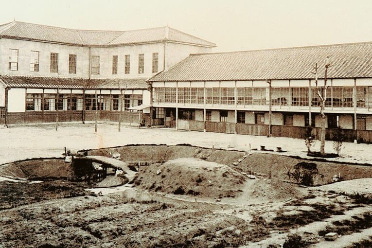 現在の地に移転した精華高等裁縫女学校の校舎（昭和3年）