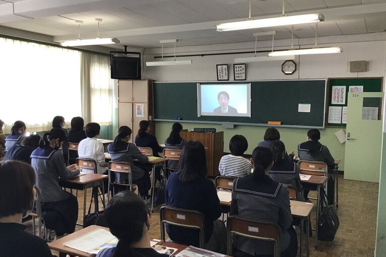『進学説明会』（各教室にてリモートで実施）