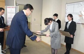 博多消防署より、人命救助の功績を称え本校教員３名が表彰されました(平成２４年３月９日)