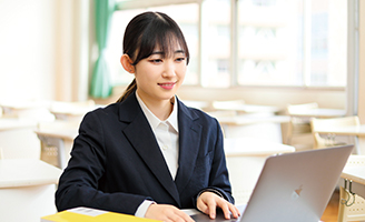 精華女子短期大学